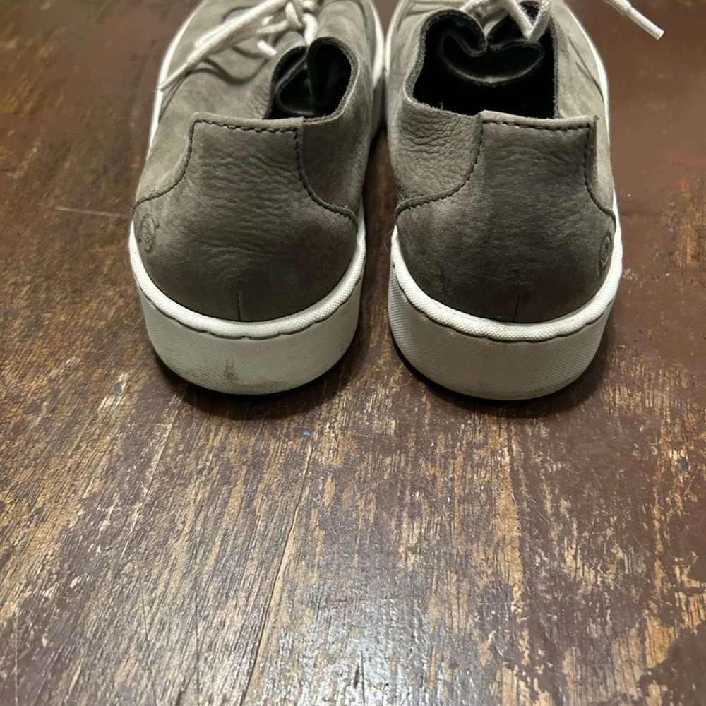 Born crafted footwear olive green size 8